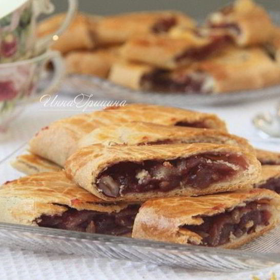 Рецепт бабушкиных рулетиков с клубникой и лукумом
