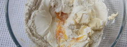 бабушкины рулетики с клубникой и лукумом. Шаг 6