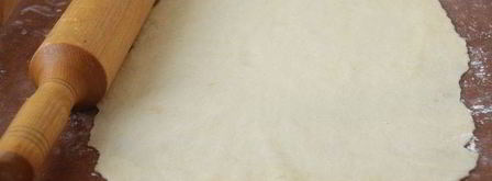 бабушкины рулетики с клубникой и лукумом. Шаг 9