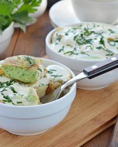 Блинчики с адыгейским сыром и шпинатом под сметанной заливкой