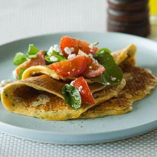 Рецепт блинчиков с томатами, шпинатом и сыром фета
