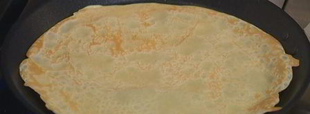 блины с творогом, пореем и семгой под соусом бешамель. Шаг 5