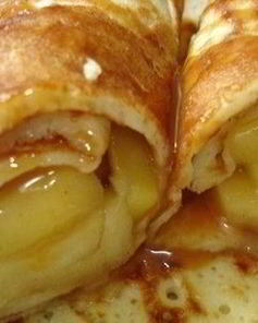 Домашние блинчики с яблоком