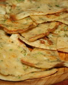 Рисовые блинчики с сыром, чесноком и зеленью