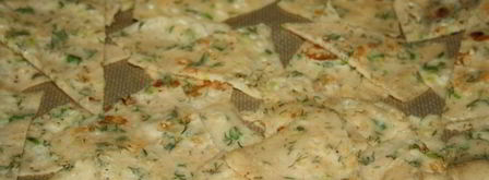 рисовые блинчики с сыром, чесноком и зеленью. Шаг 8