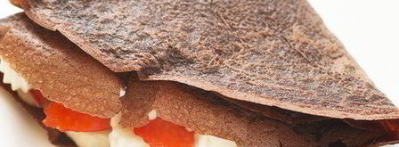 шоколадные блинчики с бананом, клубникой и сливками. Шаг 19