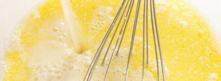 шоколадные блинчики с бананом, клубникой и сливками. Шаг 8