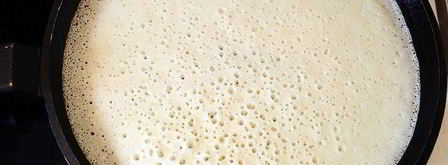 тонкие блинчики на кефире ажурные. Шаг 5