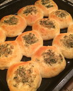 Ароматные чесночные булочки с зеленью