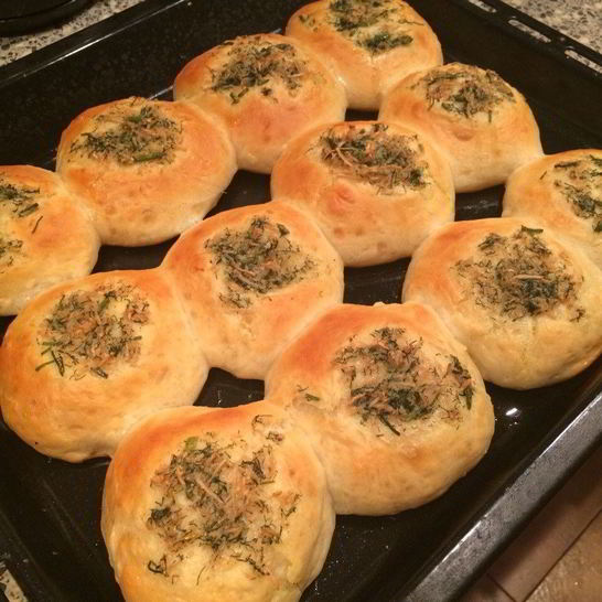 Рецепт ароматных чесночных булочек с зеленью