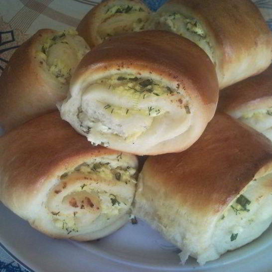 Рецепт булочек-рулетиков с творогом и зеленью