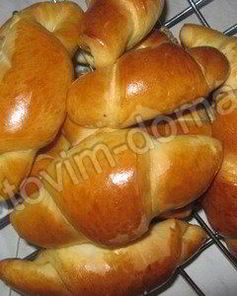 Булочки с изюмом и черносливом