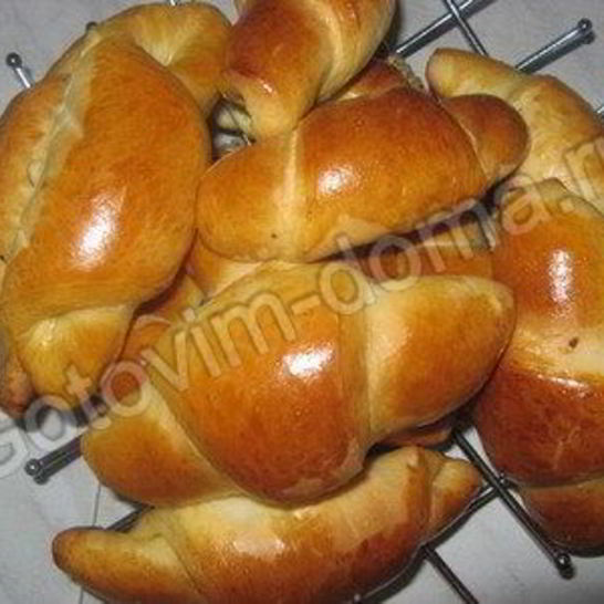 Рецепт булочек с изюмом и черносливом