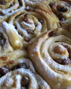 Булочки с изюмом