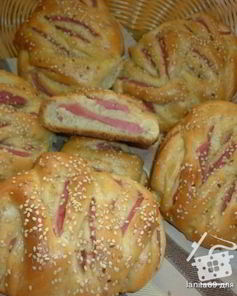 Булочки с колбасой