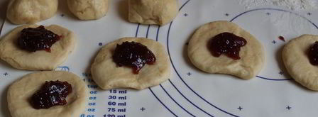 булочки с начинкой наливные яблочки. Шаг 3