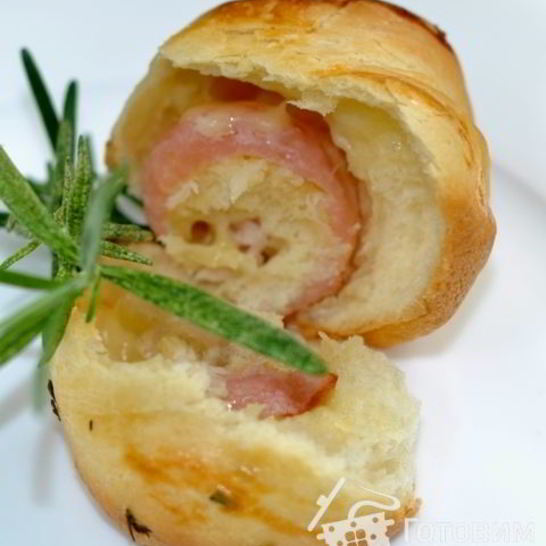 Рецепт чесночно-розмариновых булочки с беконом и сыром