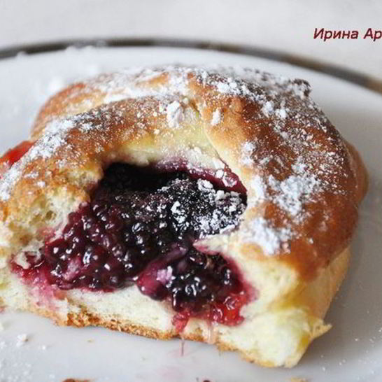 Рецепт дрожжевых булочек с ежевикой