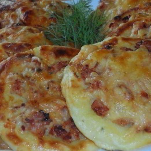 Картофельные ватрушки с курицей и луком