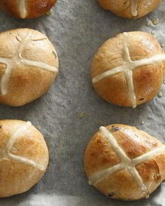 Коричные булочки с крестом