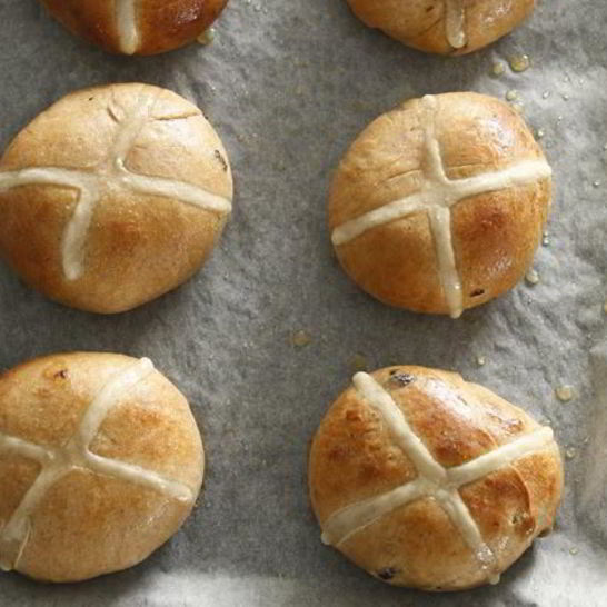 Рецепт коричных булочек с крестом