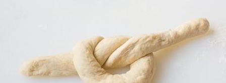 плетеные булочки с кунжутом. Шаг 11