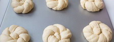 плетеные булочки с кунжутом. Шаг 16