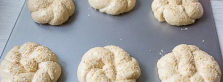 плетеные булочки с кунжутом. Шаг 18