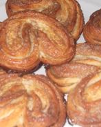 Плюшки с сахаром и корицей