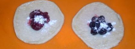 сдобные булочки с ягодами. Шаг 2