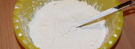 брауни с чизкейком, взбитыми сливками и ягодой. Шаг 2