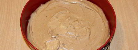 брауни с чизкейком, взбитыми сливками и ягодой. Шаг 4