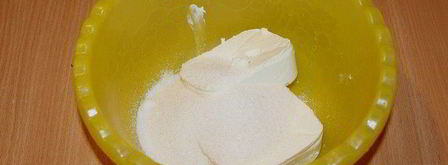 брауни с чизкейком, взбитыми сливками и ягодой. Шаг 5