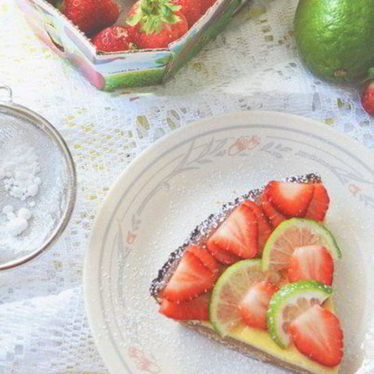 Рецепт чизкейка из рикотты с клубникой и лаймом