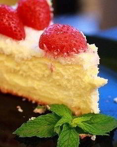 Лимонный чизкейк с клубникой и кокосовой стружкой