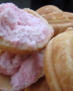 Печенье Орешки, фаршированные малиновым чизкейком