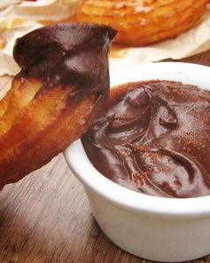 Чуррос с шоколадным соусом по-домашнему