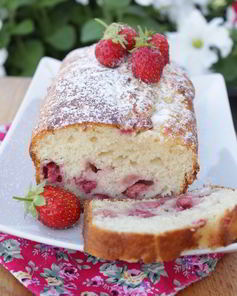 Йогуртовый кекс с клубникой