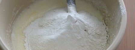 йогуртовый кекс с клубникой. Шаг 3