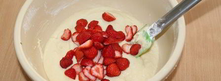 йогуртовый кекс с клубникой. Шаг 4