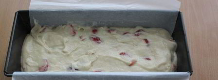 йогуртовый кекс с клубникой. Шаг 5