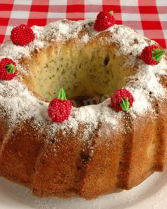 Кекс с маком и вишнями