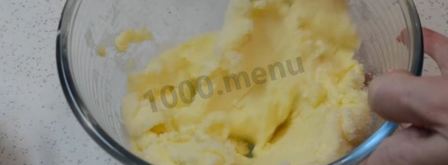 классические капкейки шоколадные с разным цветным кремом. Шаг 2