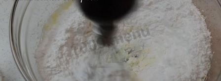 классические капкейки шоколадные с разным цветным кремом. Шаг 14