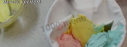 классические капкейки шоколадные с разным цветным кремом. Шаг 17