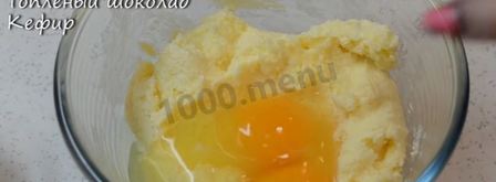 классические капкейки шоколадные с разным цветным кремом. Шаг 3