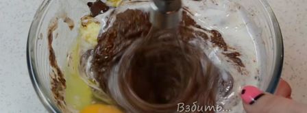 классические капкейки шоколадные с разным цветным кремом. Шаг 5