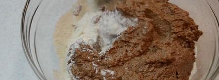 классические капкейки шоколадные с разным цветным кремом. Шаг 8