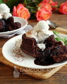 Шоколадный фондан с мороженым