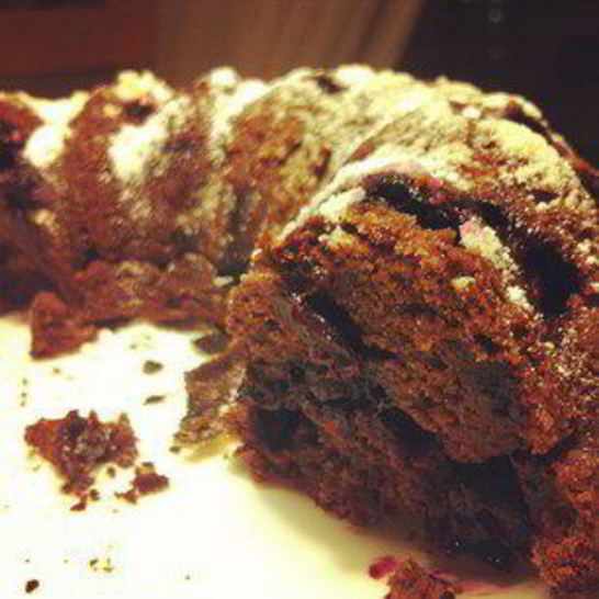 Рецепт шоколадного кекса с черной смородиной